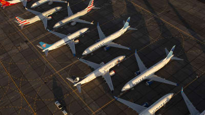 Flygplan av modellen Boeing 737 Max står på rad på en flygplats i Washington, USA.
