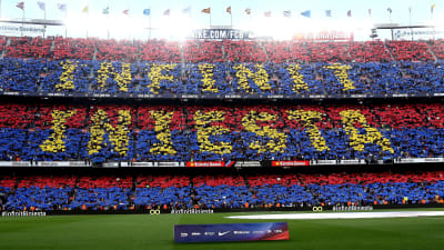 Iniesta hyllas på Camp Nou.