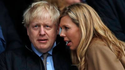 Storbritanniens premiärminister Boris Johnson och hans fästmö Carrie Symonds.