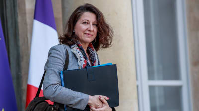 Frankrikes hälsominister Agnès Buzyn på väg ut ur ett möte i april 2019.