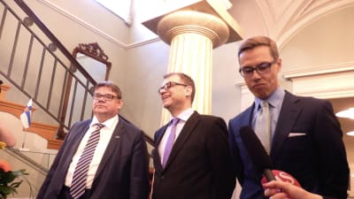Regeringsbildarna Sipilä, Soini, Stubb möter pressen på Smolna