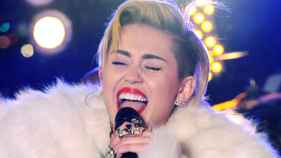 Miley Cyrus sjunger