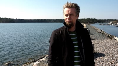 Kompositören Pasi Lyytikäinen är oroad över hur det ska gå med musikvetenskapen vid Helsingfors universitet.