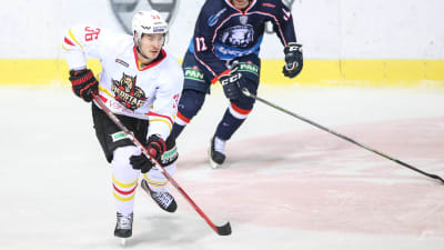 Joonas Järvinen spelar ishockey i Kina.