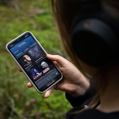 Yle Areena podcastien true crime -osio avattuna puhelimen näytöllä.