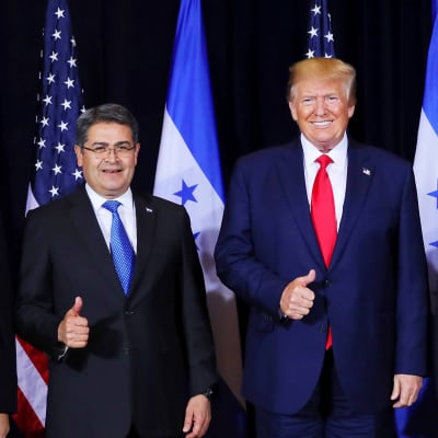 Honduras president Juan Orlando Hernández och Donald Trump i New York 25.9.2019. Honduras och USA ingick ett asylavtal som gav USA rätt att skicka tillbaka migranter till Honduras.   