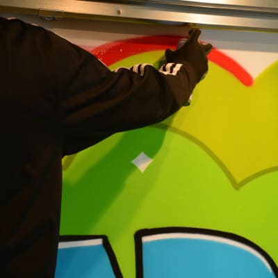 Graffiti på väggen hemma hos Patrik Sarinko