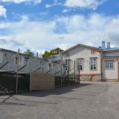 Skolbaracker vid Sirkkala skola i Åbo.
