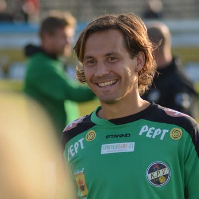 Sebastian Mannström ler efter en seger.
