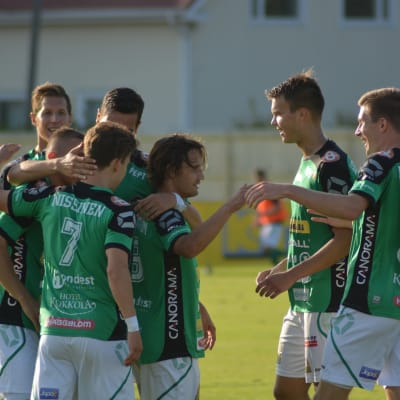 KPV firar Sebastian Mannströms 3-0 mål.
