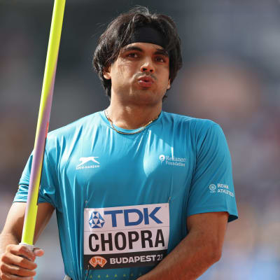 Neeraj Chopra keihäänheiton karsinnassa.