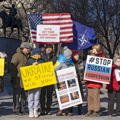 Demonstration mot Rysslands hot mot Ukraina på Union Square i New York.