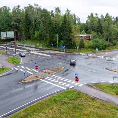 Korsningen Söderkullavägen, Eriksnäsvägen, Nya Borgåvägen där det planeras en rondell