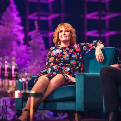 Irina Elämäni Biisi -sohvalla.