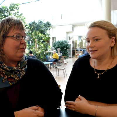 Carina Nordman-Byskata, utbildningspedagog på Optima, och Carola Nordberg, egenföretagare på läroavtal.