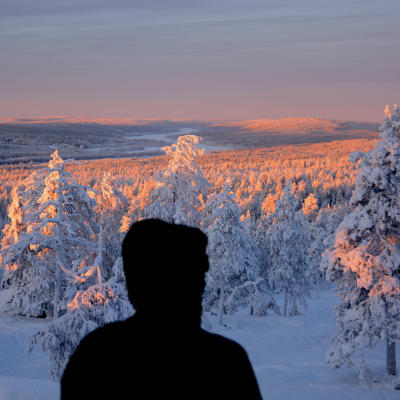 Kuvassa näkyy luminen maisema