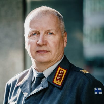 Maavoimien komentaja kenraaliluutnantti Petri Hulkko Puolustusvoimien infossa tapahtumatalo Bankissa.