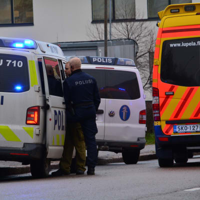 Polisen står och förhör efter olyckan
