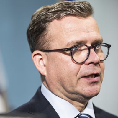 Petteri Orpo talar vid regeringens presskonferens om skadan på gasröret mellan Finland och Estland.