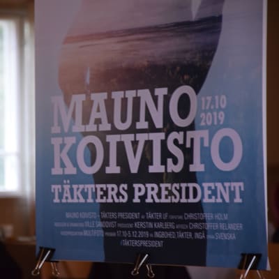 En affisch där det står Mauno Koivisto, Täkters president 17.10.2019.