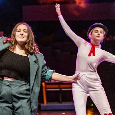 Tre dansare i Pargas ungdomsshow.