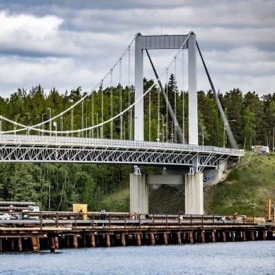 Kirjalansalmen sillan rakennustyömaa.