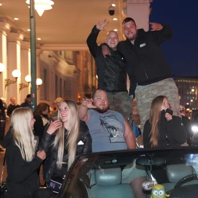 Fans vid Salutorget i Helsingfors.