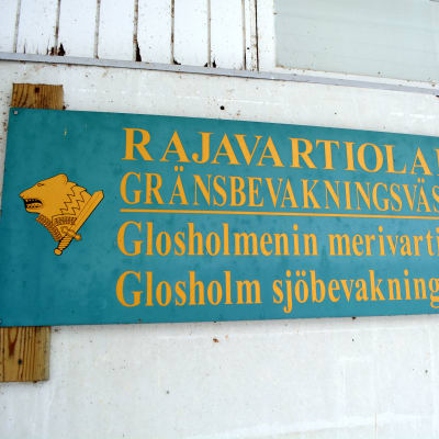 Gränsbevakningsväsendets skylt på Glosholm.