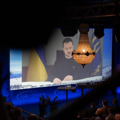 Zelenskyj deltar på Folk och Försvars rikskonferens i Sälen via en videolänk 2024.