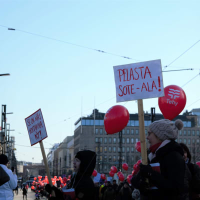 Hoitajien mielenilmaus Tampereella.