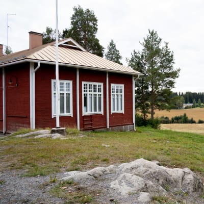 Juupajoen kirkonkylän koulu Kopsamon kylässä.