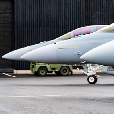 F/A-18 Super Horneteja Satakunnan lennoston kentällä Pirkkalassa.