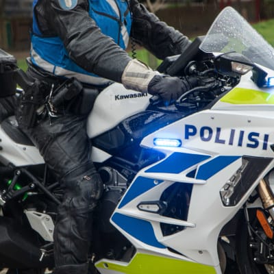Moottoripyöräpoliisi.