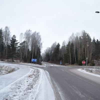 En landsvägskorsning.