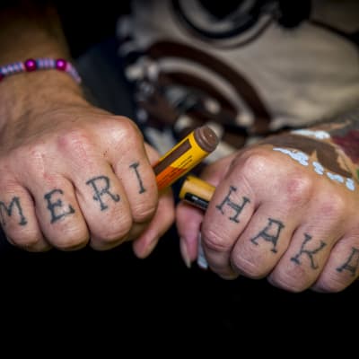 Mikko Viljakainen, Vilunki 3000 rystysiin on tatuoitu Merihaka teksti