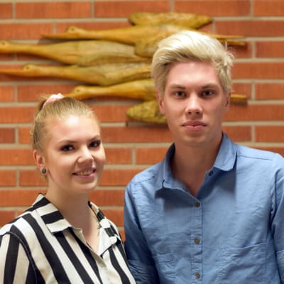 Alexandra Stjernberg och Linus Mäkelä, medlemmar av kulturhuset Karelias ungdomsgrupp