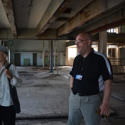 Raili Rehn och Dick Jungerstam beundrar utsikten.