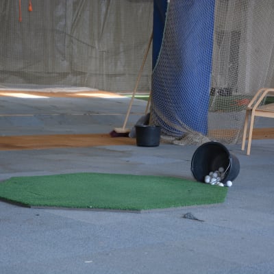 Vasa Golf har en inomhusrange i fabriken.