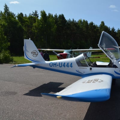 Hangö flygklubbs ultralätta flygplan.