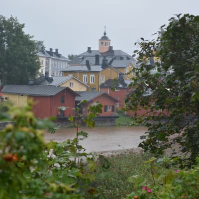 regn över gamla stan i borgå