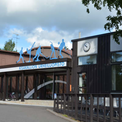 Ingången till Kisakallio idrottsinstitut