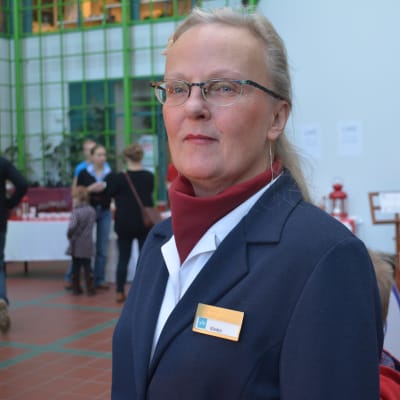 Snälla arrangören Gladys.