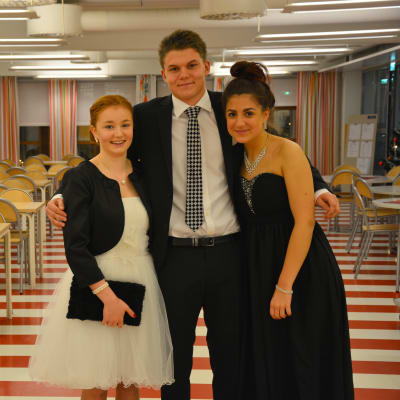 Emelia Hägglund, William Räihä och Fanny Evart.