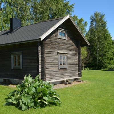Alkuperäisen Alajoki-saunan mittojen mukaan rakennettu jokisauna Ilmajoella. 