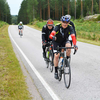 Cyklister på Tour de Östnyland.