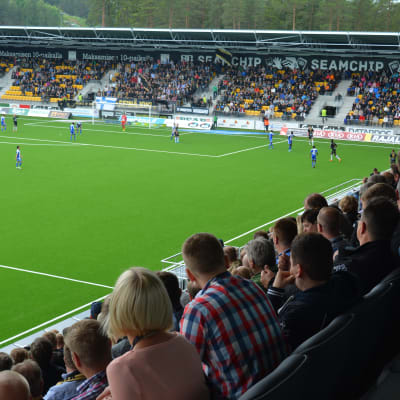 SJK- HJK Seinäjoen stadionin avajaisottelussa.