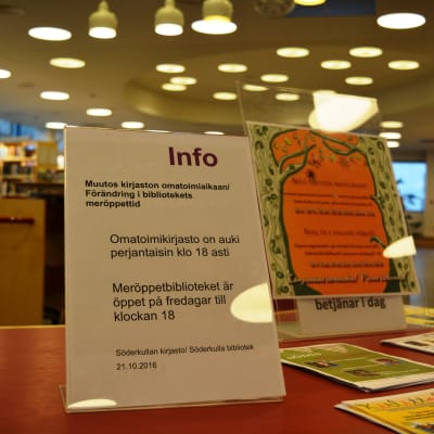 Skylt som meddelar om att meröppettiderna har begränsats