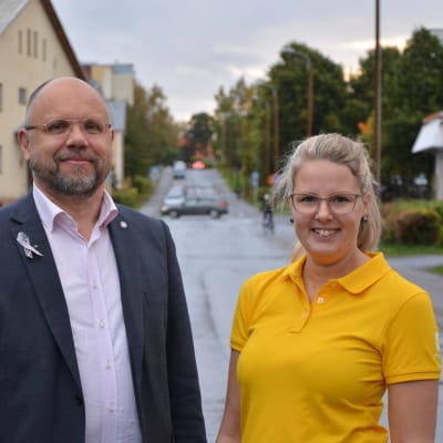 Markku Suoranta från Österbottens cancerförening och Susanna Back från Projekt Liv.