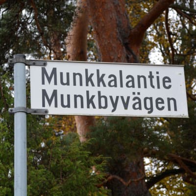Skylt vid Munkbyvägen i Sannäs, Borgå