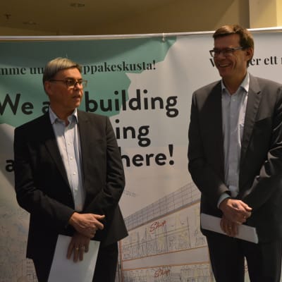 HS Center byggs om nästa år. På bilden Harry Schaumans stiftelses fastighetschef Jan_Erik Hinds och vd Tom Westermark.